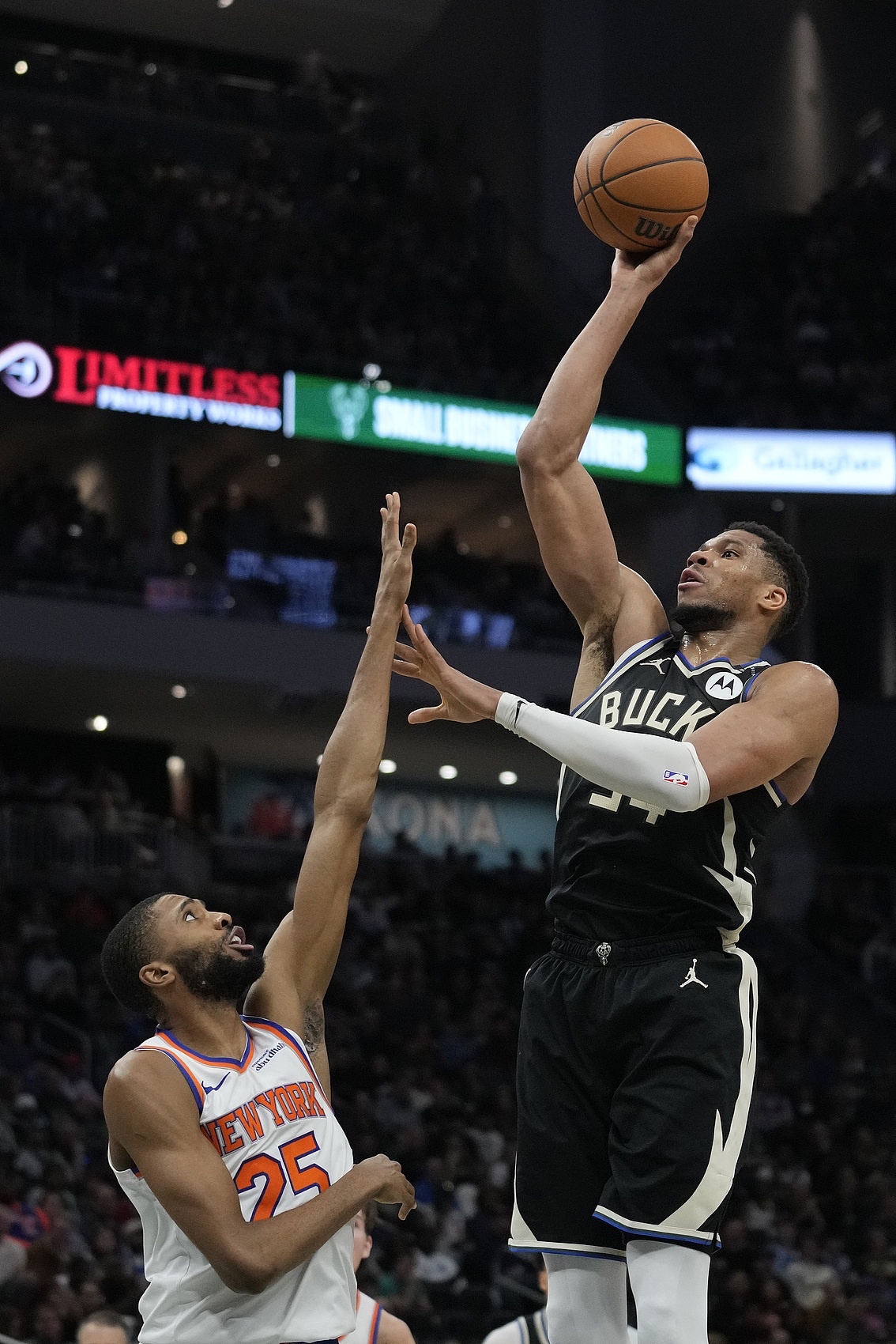 开云体育官网-雄鹿翻盘江苏队，布伦森惊艳四座