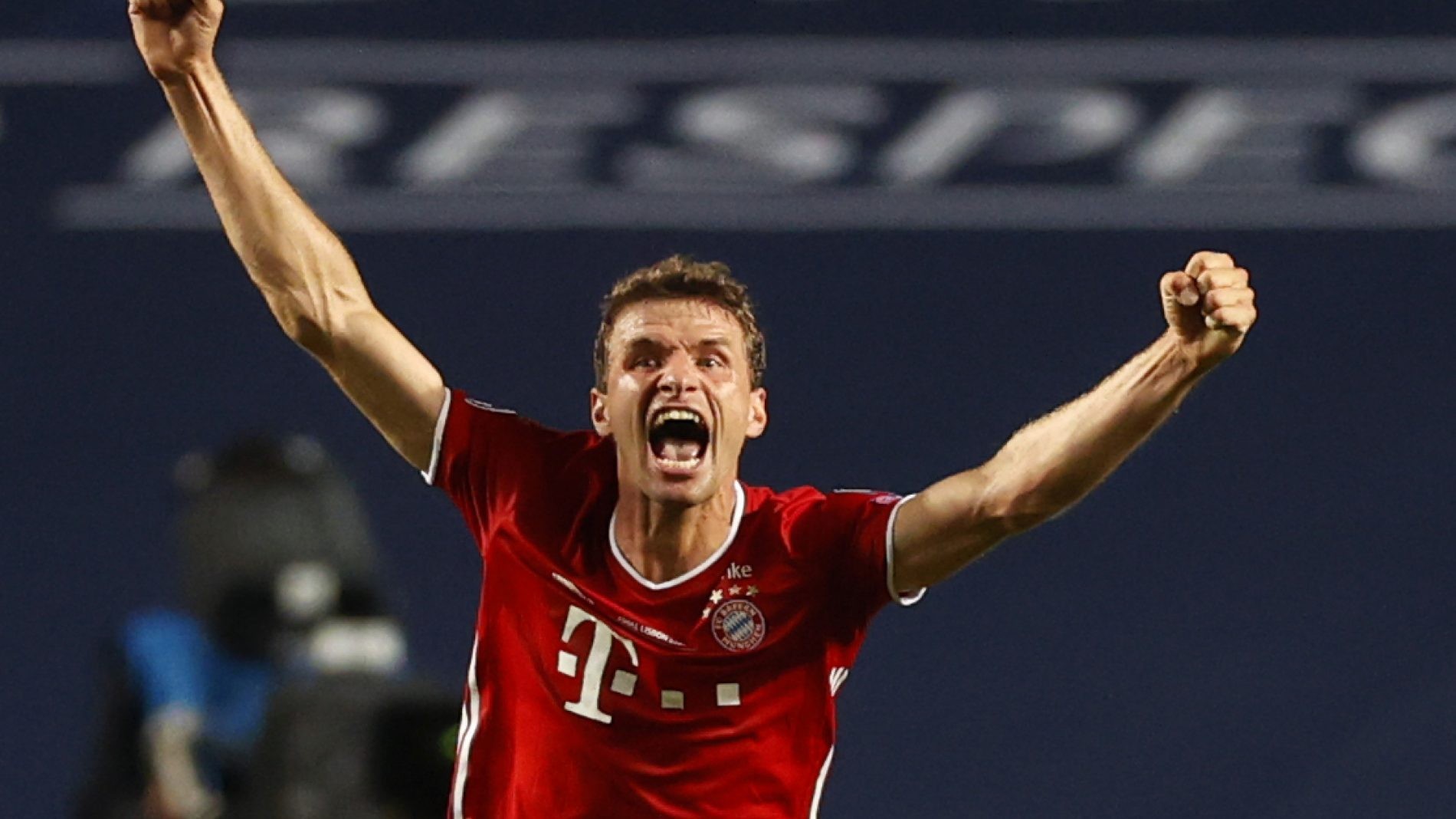 开云体育中国-哥伦比亚险胜塞维利亚，穆勒高光表现