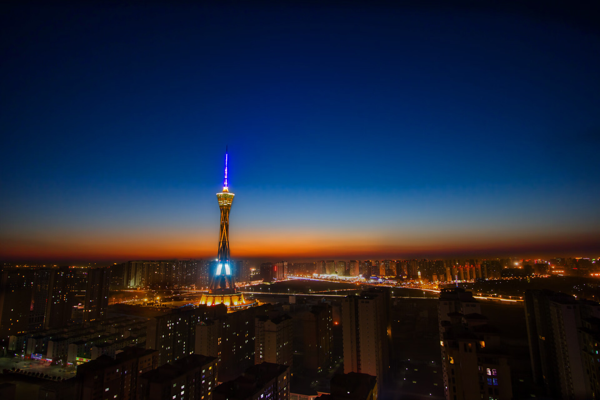 开云体育-鹰羽为拍，大地为弦，当秩序创造者在旷野奏响可控的变奏